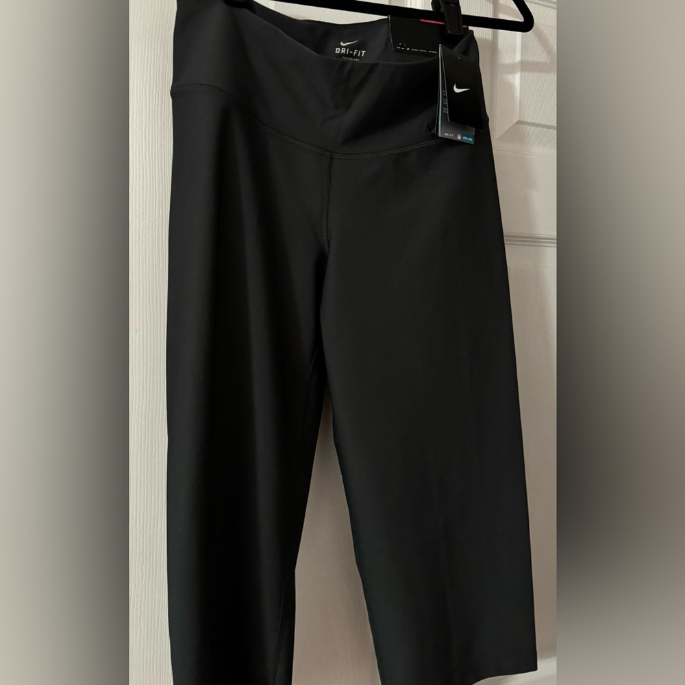 Below knee length exercise capri